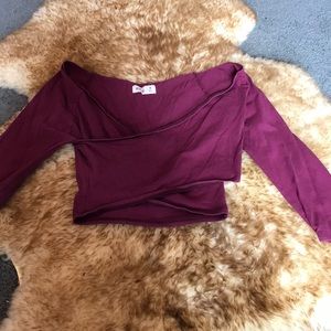 Hollister Mid Sleeve Cropped Top